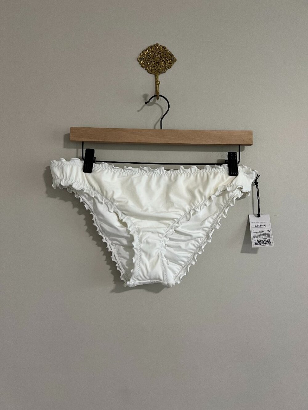 Shade & Shore White Ruffle Bikini Bottoms L NWT Cheeky Low Rise Swim